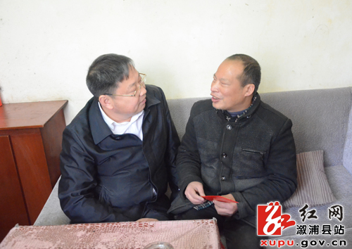 慰问中都乡中联村残疾人自强模范王明光
