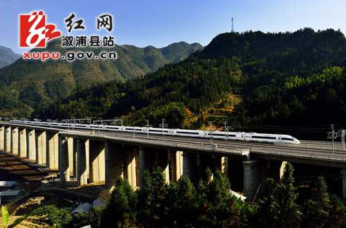 溆怀高速建成通车;2014年12月16日,沪昆高铁溆浦南站开通运营;2014年